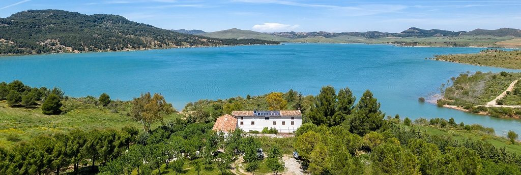 Studio-appartementen voor 2 personen met uitzicht op het meer, vlakbij de wereldberoemde Caminito del Rey