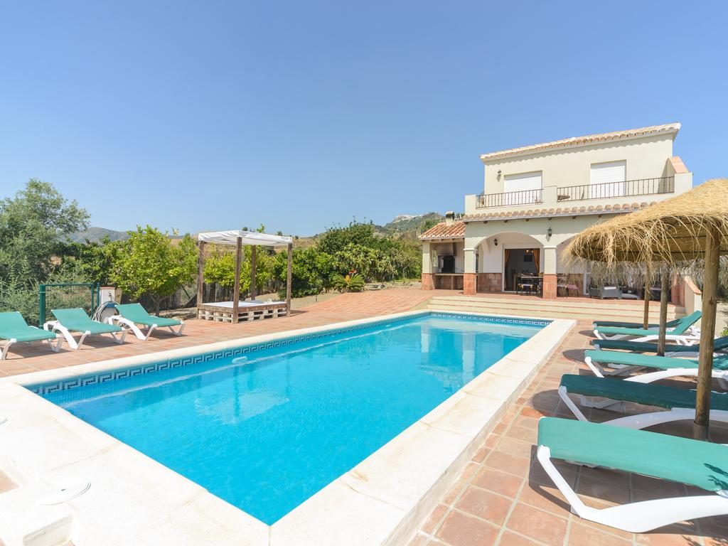 Vakantievilla met verwarmd privé zwembad nabij Comares, Malaga