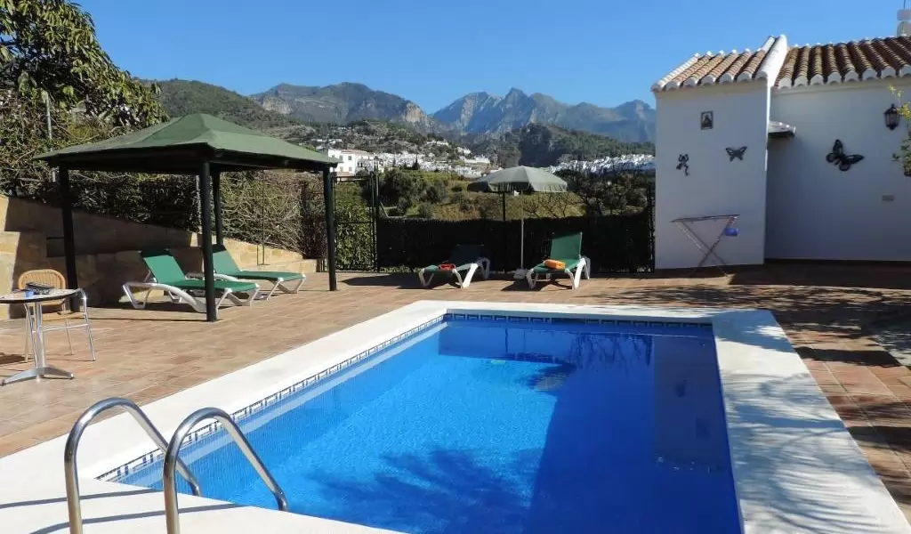 Groot en gezellig landgoed met zwembad voor 2-5 personen vlakbij Frigiliana en Nerja