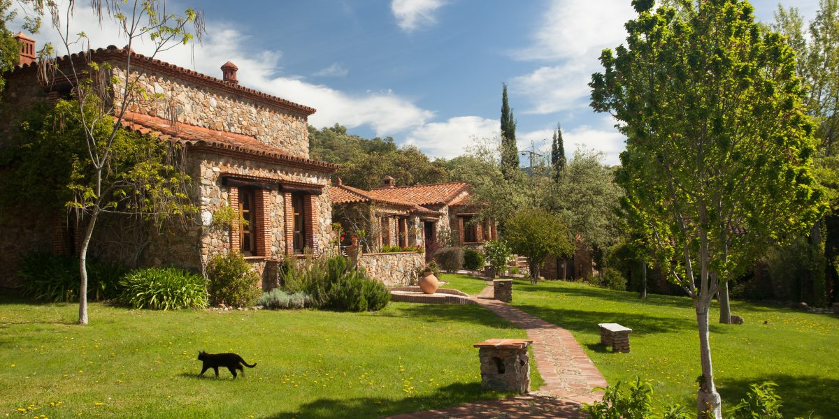 Stenen huisjes bij het natuurreservaat de Sierra de Aracena