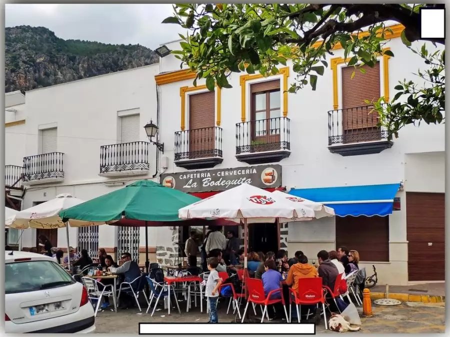 Dakapartement in Algodonales, met restaurants, bars, supermarkten en winkels in de buurt. Ideaal gelegen op de route van de witte Andalusische dorpen, en uitermate geschikt voor actieve vakanties in de omgeving.