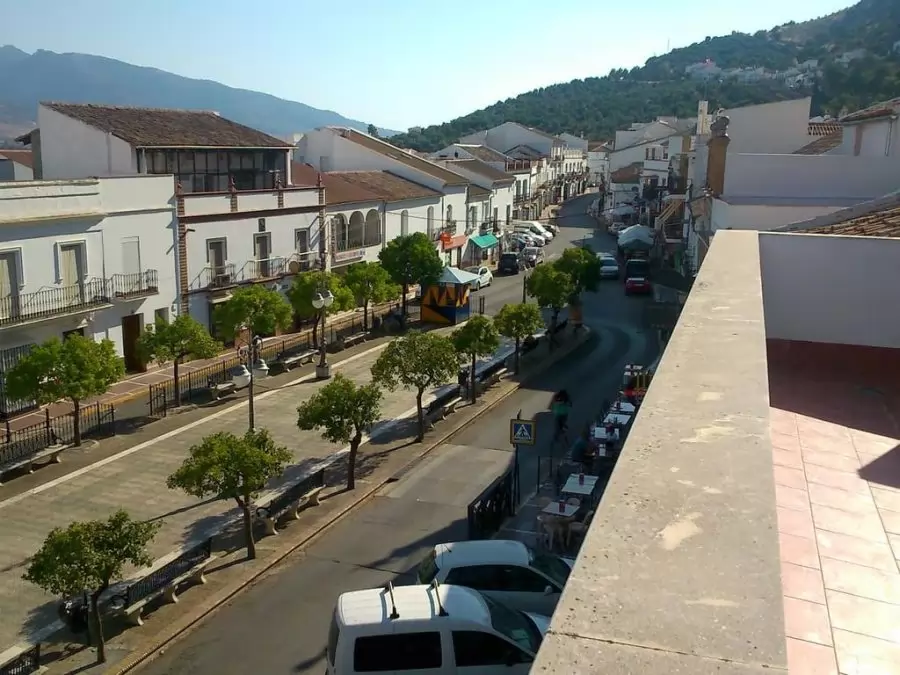 Uitzicht vanaf het terras van de Dakapartement in het witte andalusische dorp van Algodonales