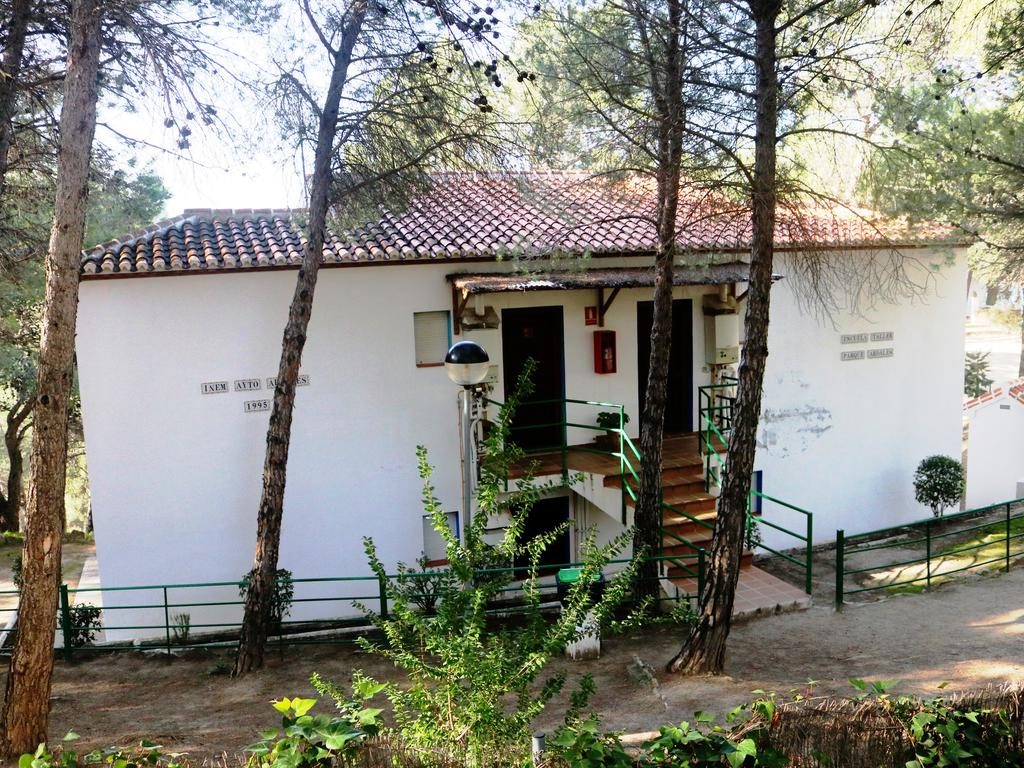 Huisje in een dennenbos met directe toegang tot het meer en de Caminito Del Rey