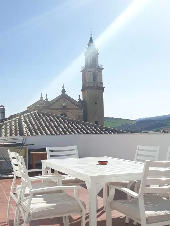 Uitzicht vanaf het Dakapartement in het witte andalusische dorp van Algodonale