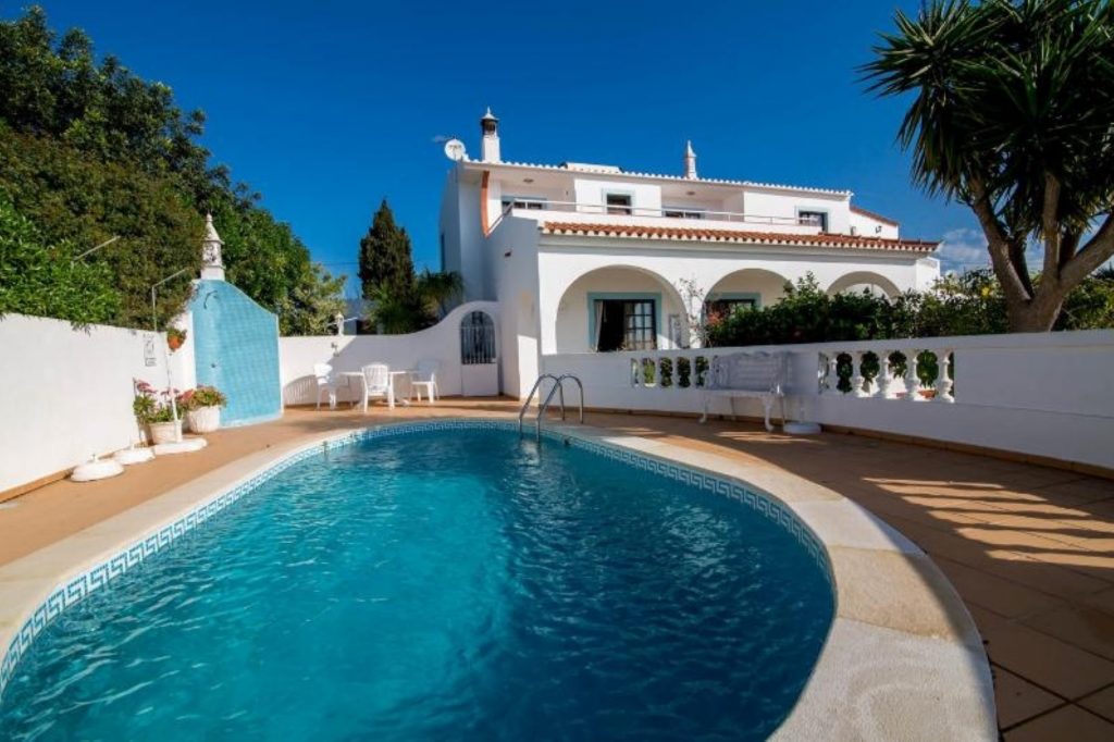 “Casa Feliz” een fantastische villa voor 8 personen, gelegen op de beroemde heuvel “The hill of the eagle”