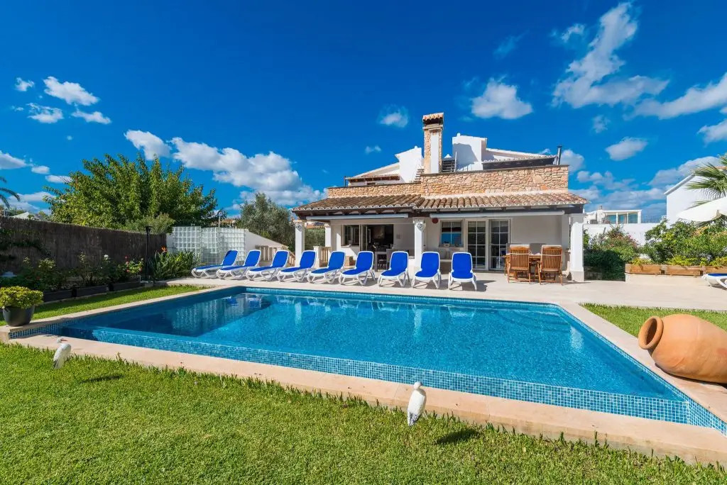Villa ‘Mari Pili’, gelegen 200 meter van het strand, voor 12 personen