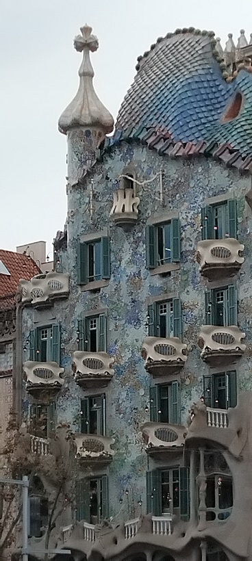 Casa Batlló van Gaudí, van buitenaf gezien