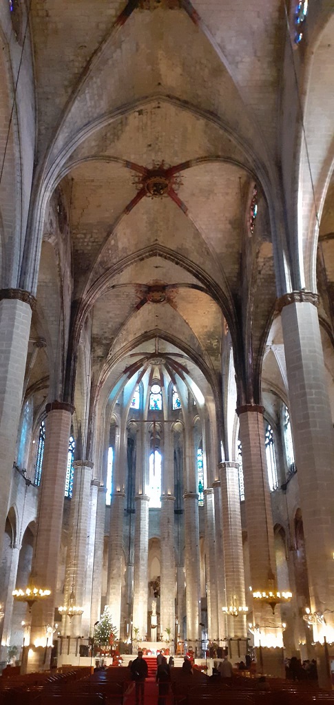 De basiliek Santa Maria del Mar, ook bekend als de Kathedraal van de Zee, in de wijk El Born